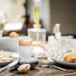 Emma's Kleines Couette-café 3*