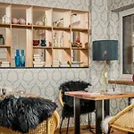 Emma's Kleines Couette-café 3*